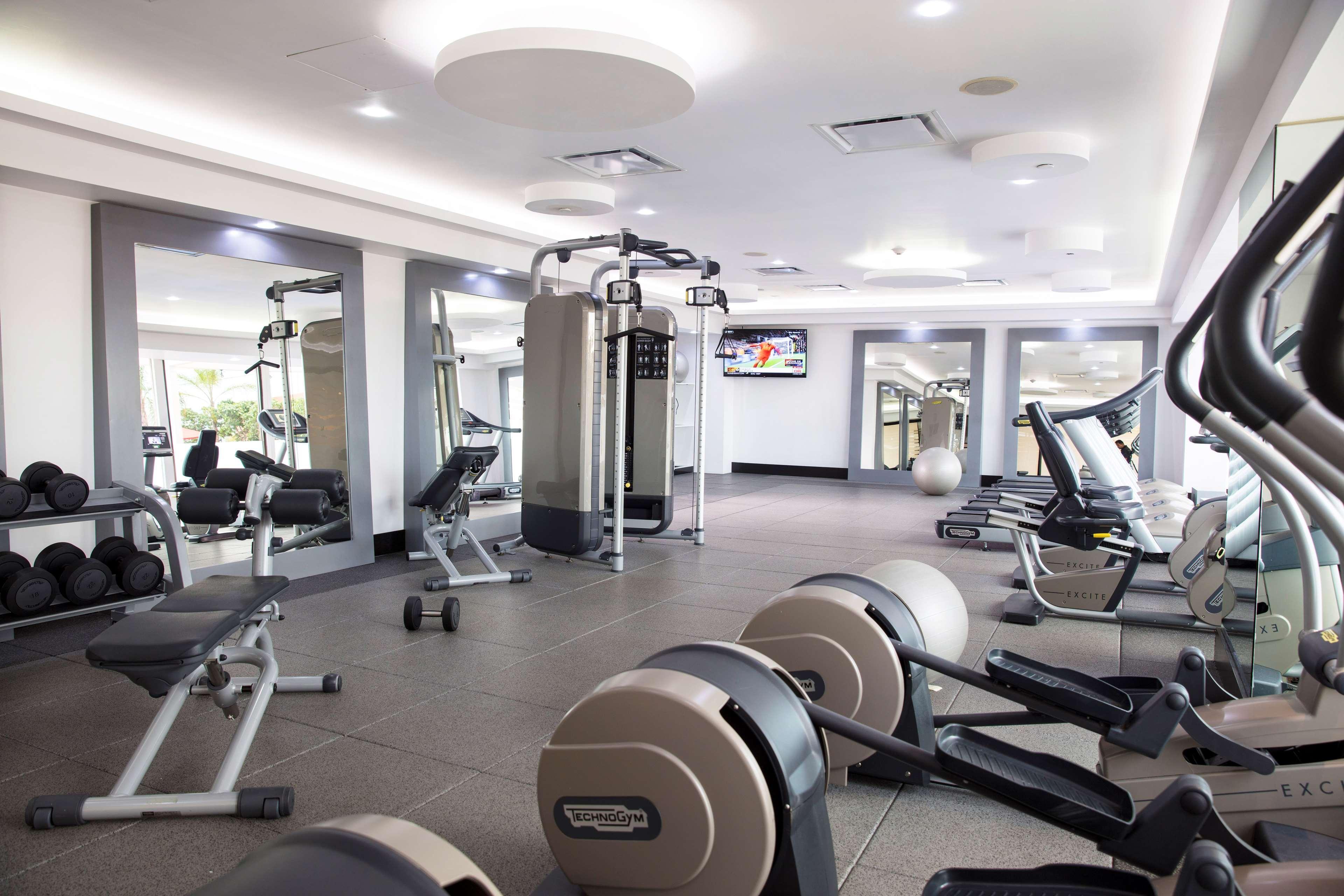 Barcelo Guadalajara Hotel Exterior foto The gym at the hotel